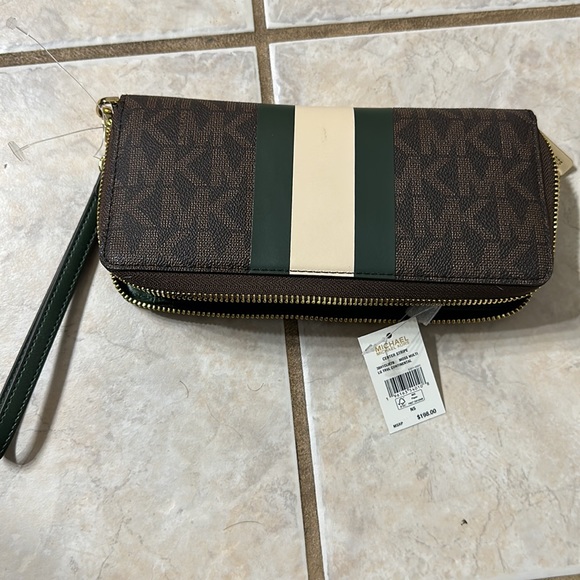 Michael Kors Center Stripe Lg Travel Continental Clutch